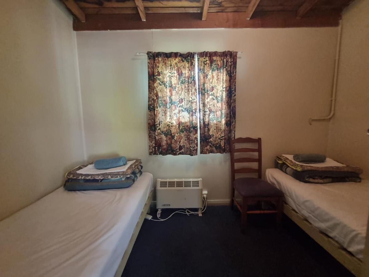 Strahan Backpackers Exterior foto