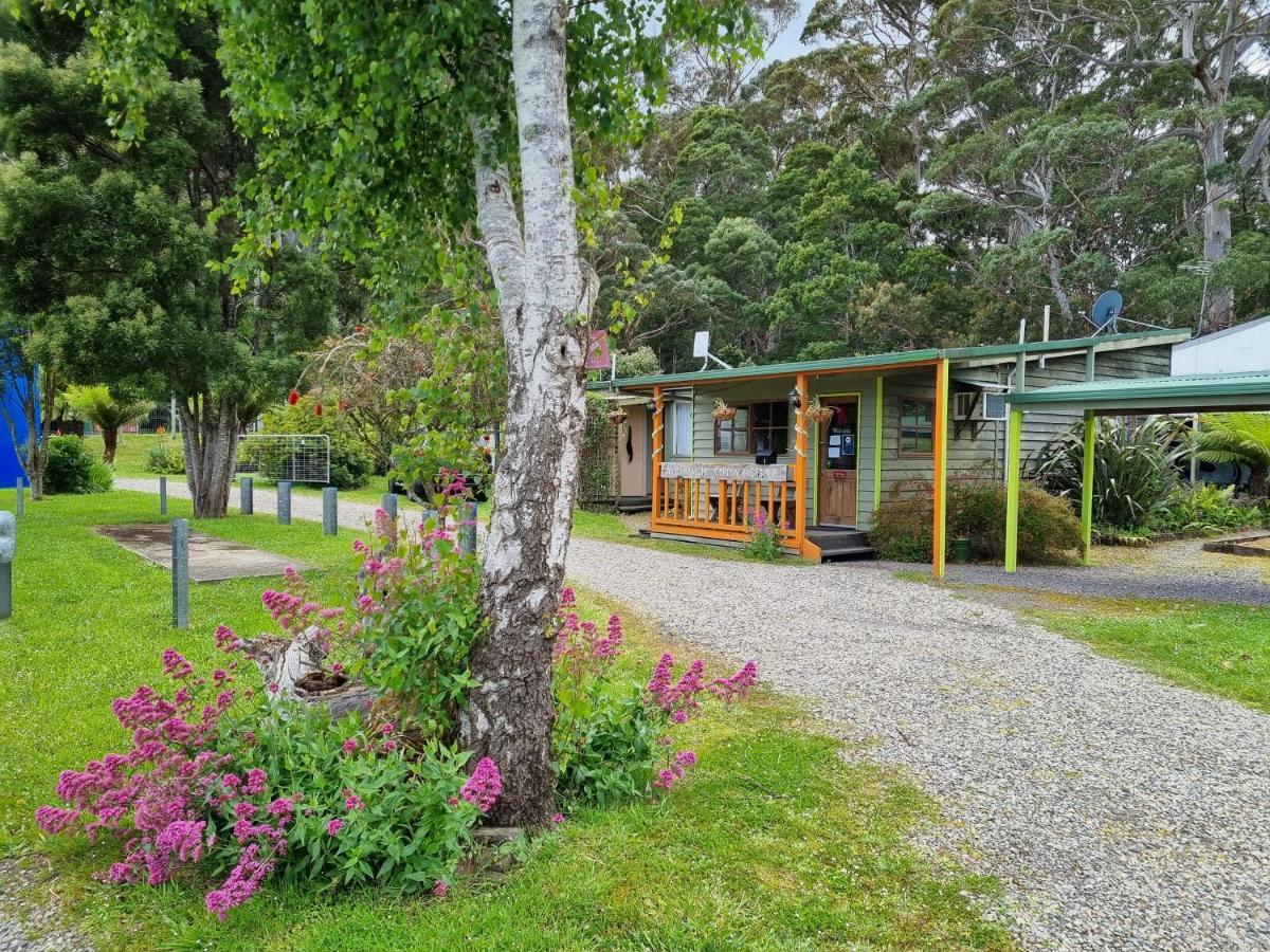 Strahan Backpackers Exterior foto